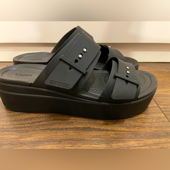 Brooklyn buckle black crocs - Picture 2 of 4
